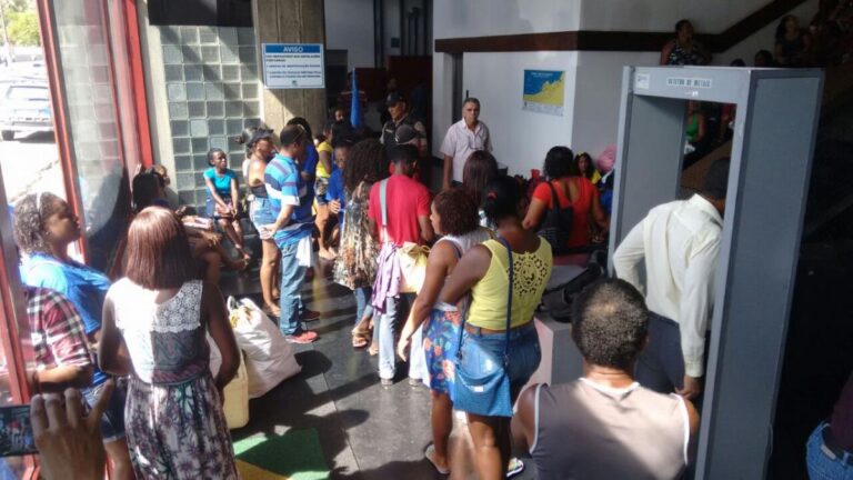 Pescadores ocupam sede da CODEBA em Salvador