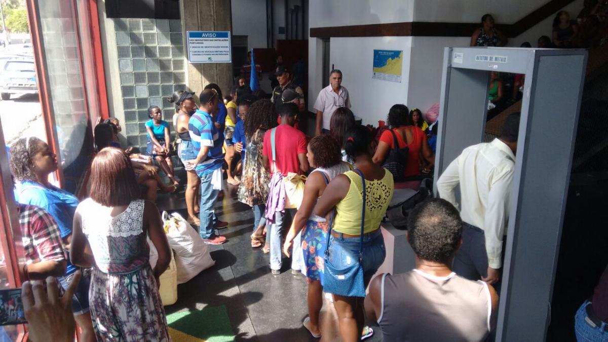 Pescadores ocupam sede da CODEBA em Salvador