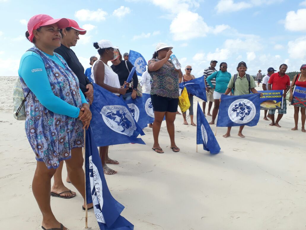 Manifestação de pescadores contra dragagem em Suape