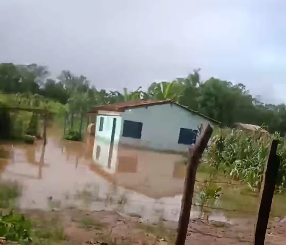 Residência alagada Comunidade Tradicional Pesqueira e Vazanteira Ilha da Porteira (São&nbsp;Francisco/MG)